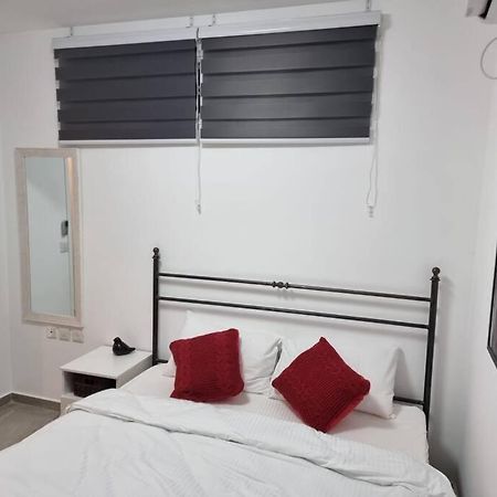 Appartamento דירת זוּגַג מפנקת עם מרפסת משגעת ונוף למפרץ. Eilat Esterno foto