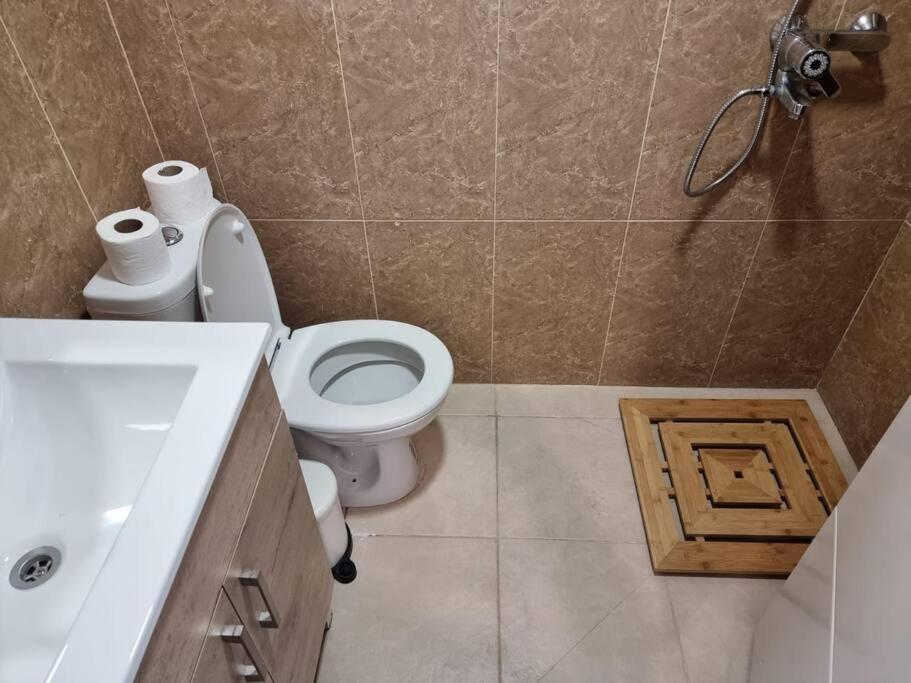 Appartamento דירת זוּגַג מפנקת עם מרפסת משגעת ונוף למפרץ. Eilat Esterno foto