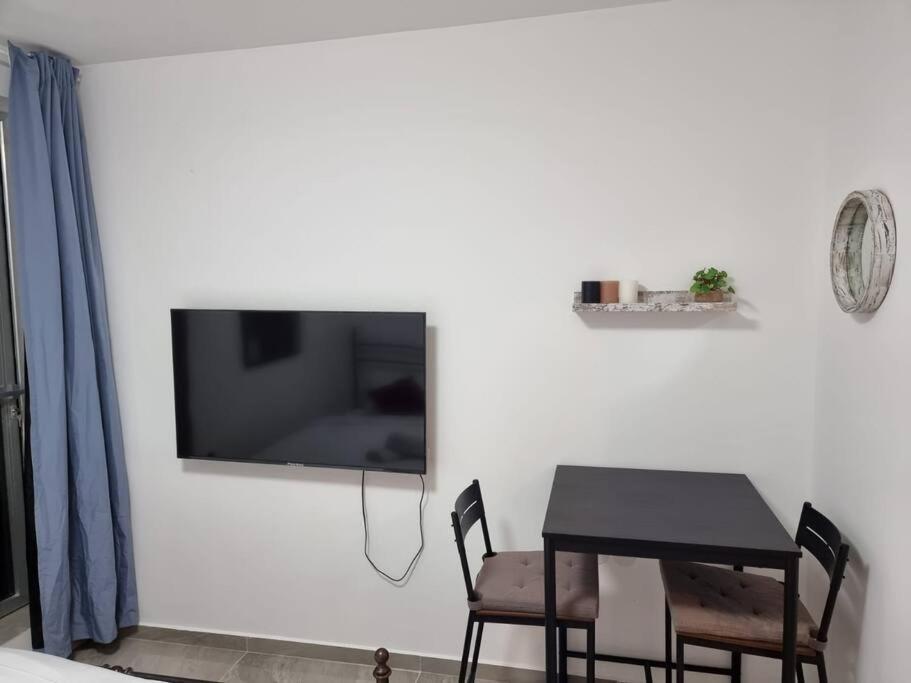 Appartamento דירת זוּגַג מפנקת עם מרפסת משגעת ונוף למפרץ. Eilat Esterno foto